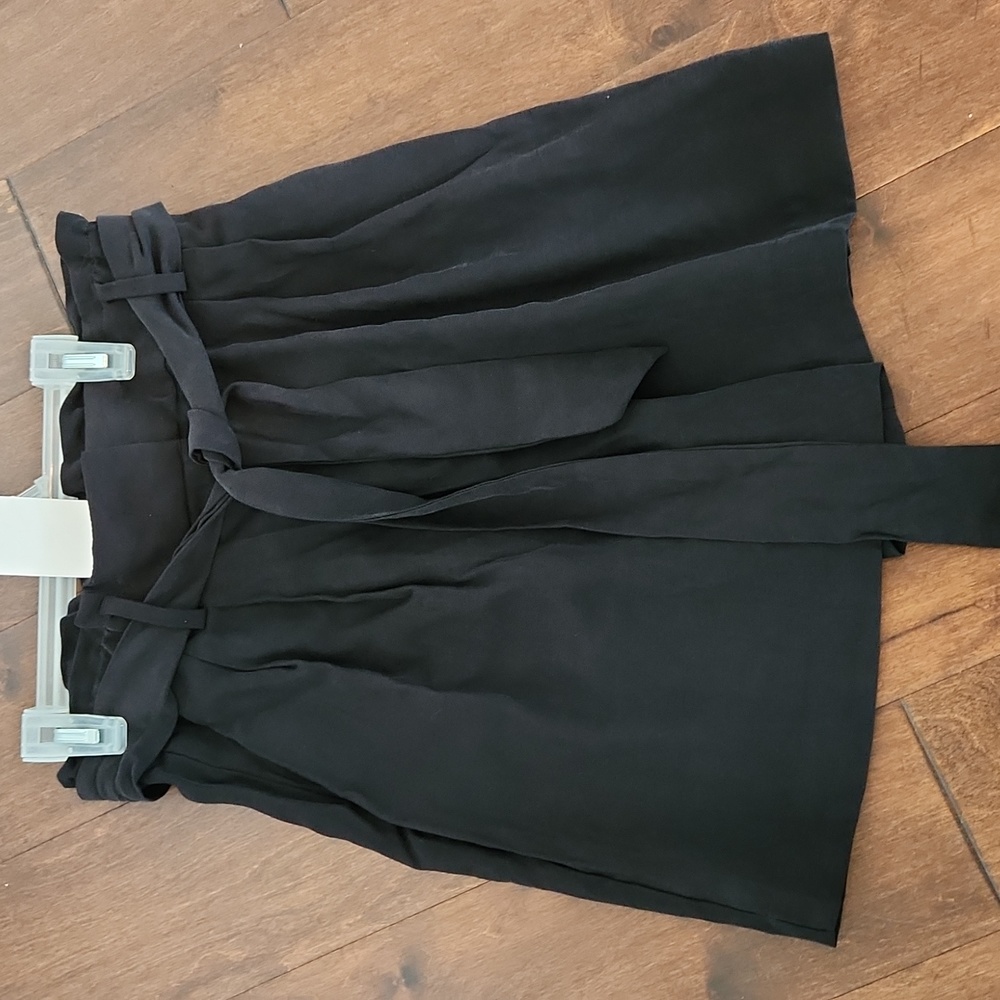 H&M BLACK SHORTS